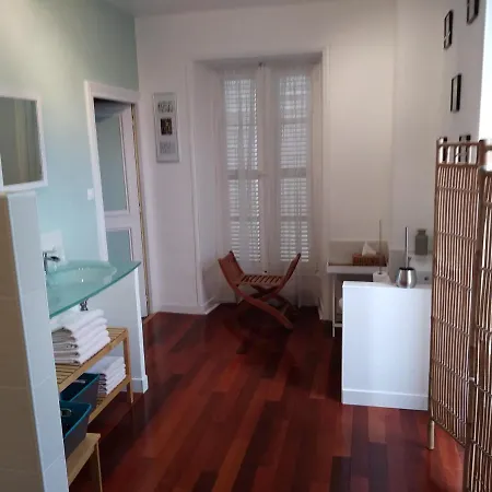 Les Hotes Du Prieure Bed & Breakfast