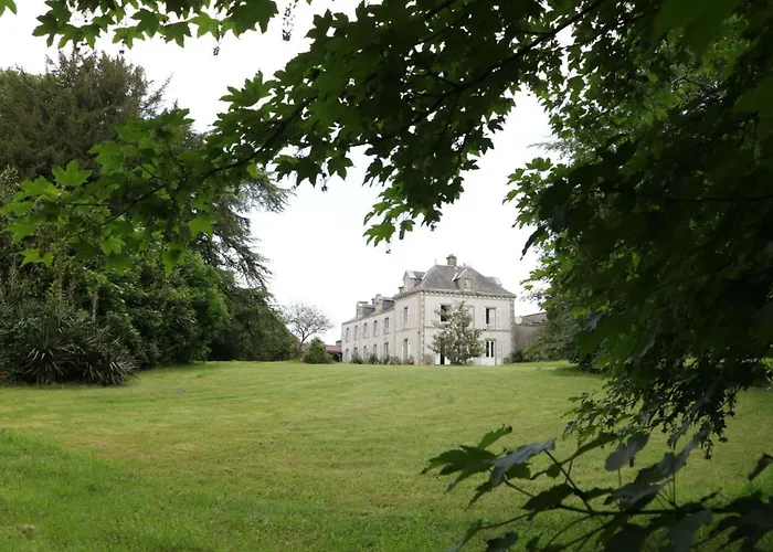 Les Hotes Du Prieure Bed & Breakfast 3*