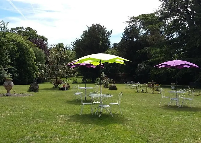 Les Hotes Du Prieure Bed & Breakfast