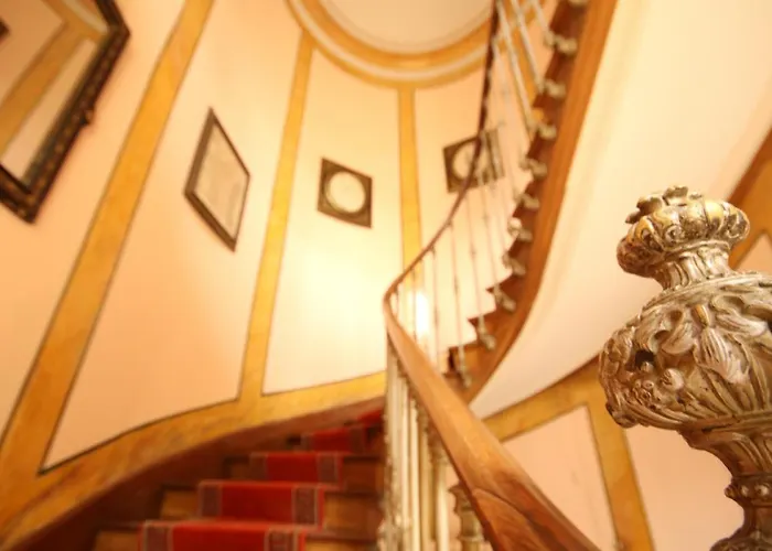 Les Hotes Du Prieure 3*