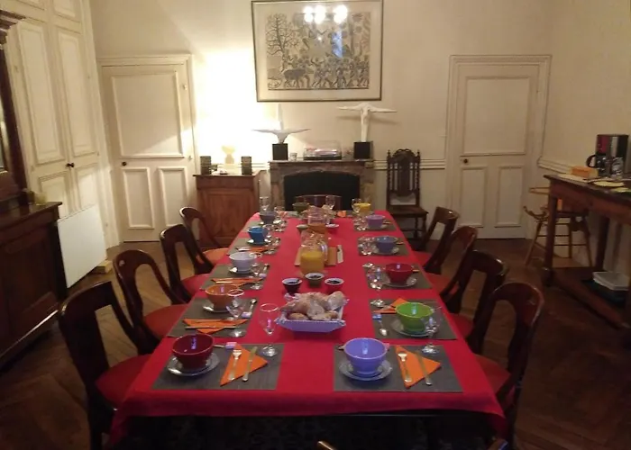 Les Hotes Du Prieure Bed & Breakfast 3*