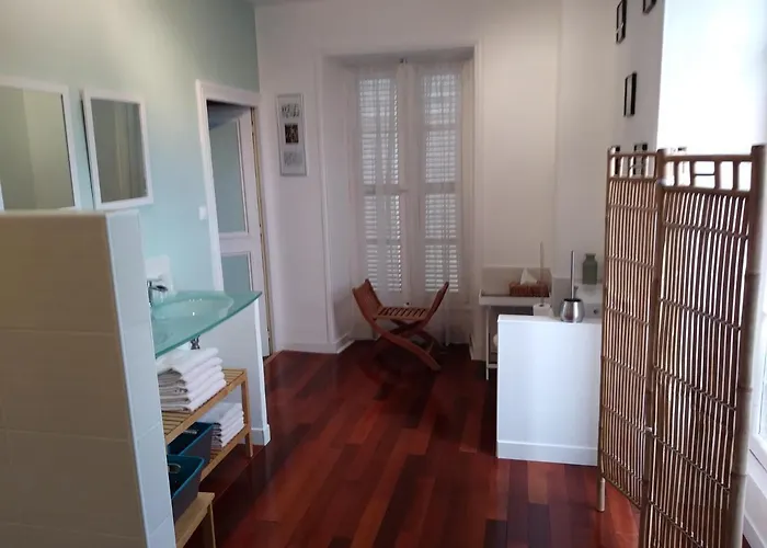 Les Hotes Du Prieure Bed & Breakfast